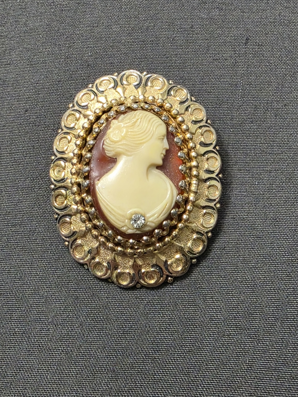 Estate Gold-Tone Vintage Cameo Brooch - White Stone - 399